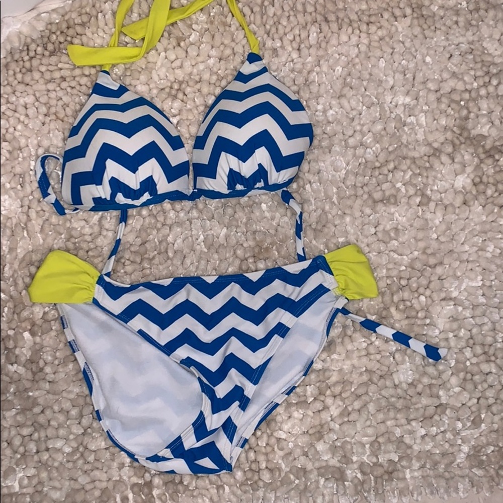 Super cute bikini!